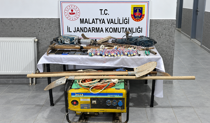 Darende'de Kaçak Kazıya Suçüstü: 15 Dinamit Ele Geçirildi