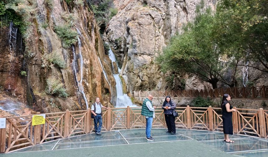 Günpınar Şelalesi'nde Sonbahar Hareketliliği