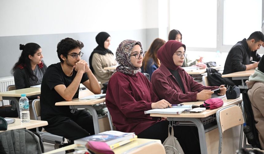 Malatya'da 200 Öğrenciye Ücretsiz Üniversiteye Hazırlık Desteği