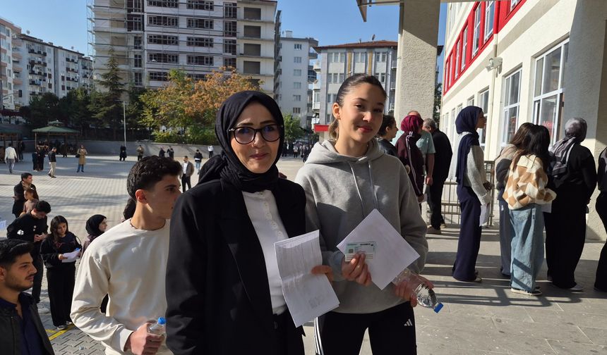 Malatya'da Anne Kız Aynı Okulda KPSS Heyecanı Yaşadı