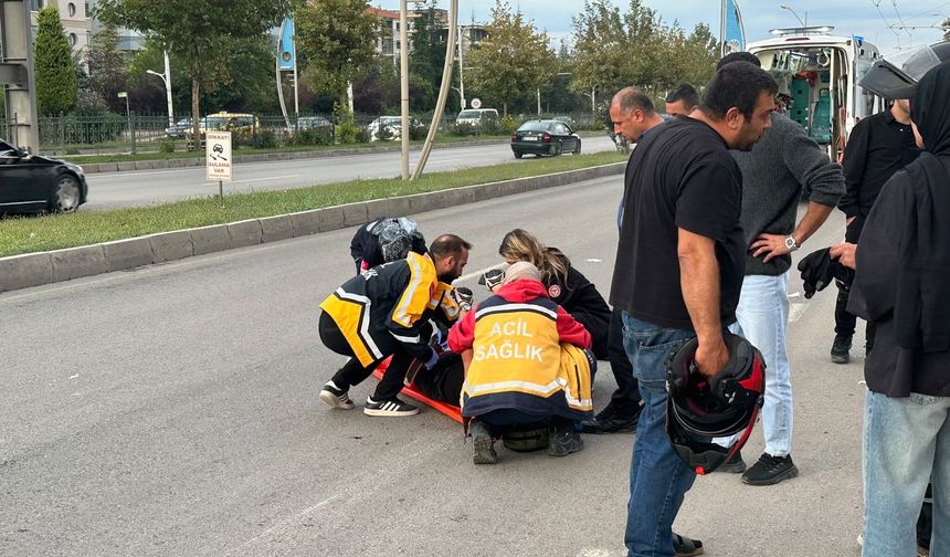 Malatya'da Otomobilin Çarptığı Motosiklet Sürücüsü Yaralandı