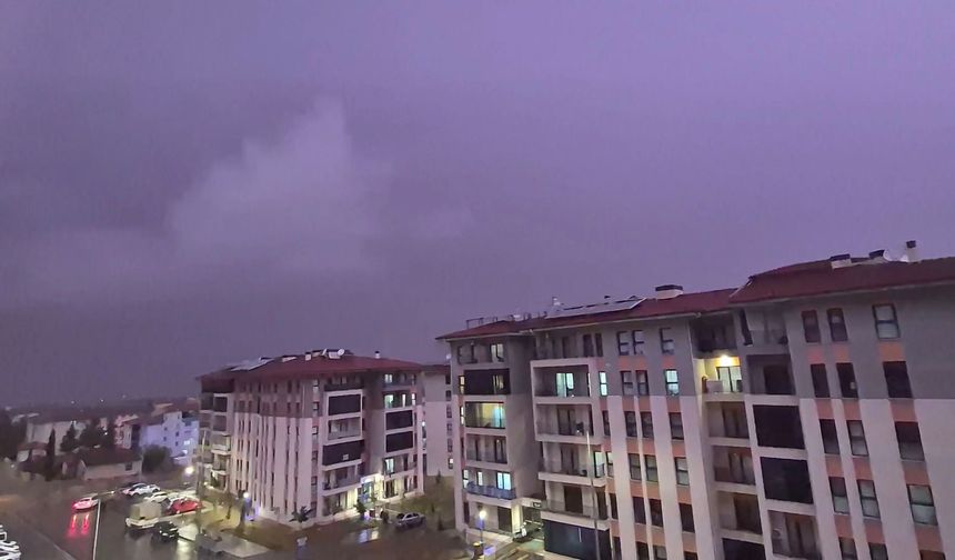 Malatya'da Şimşekler Geceyi Aydınlattı