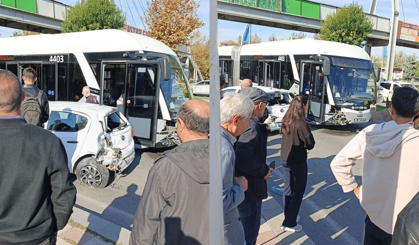 Malatya'da Trambüs İle Otomobil Çarpıştı: 5 Yaralı
