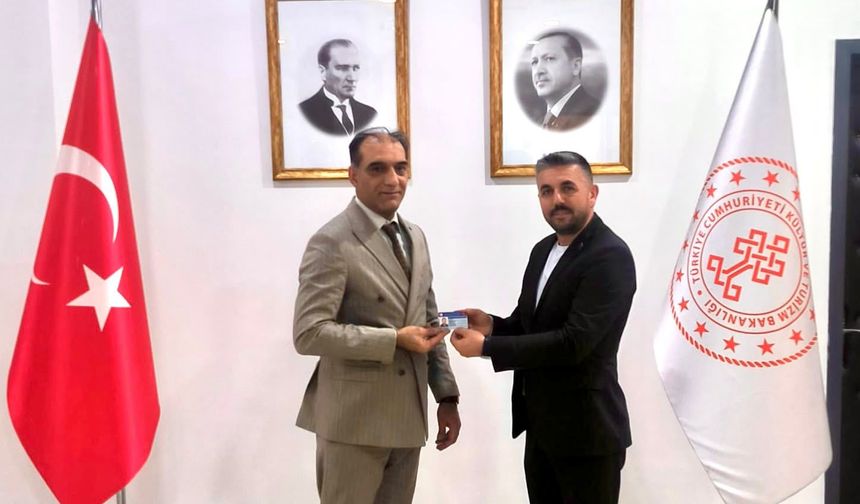 Türk Halk Müziği Sanatçısı Oktay Demirci'ye Bakanlıktan Prestijli Unvan