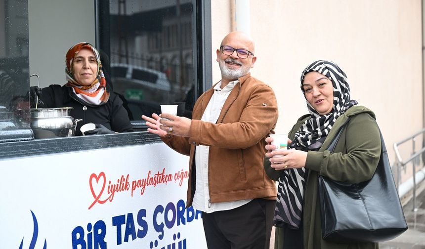 Yeşilyurt'ta Hasta Ve Yakınlarına Sıcak Çorba İkramı